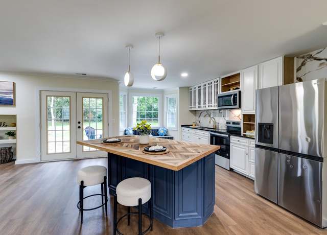 Property at 8060 Sawyer Brown Rd, Nashville, TN 37221, 3 beds, 2 baths
