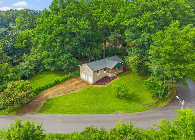 Property at 209 Downer Dr, Clarksville, TN 37042, 3 beds, 2 baths