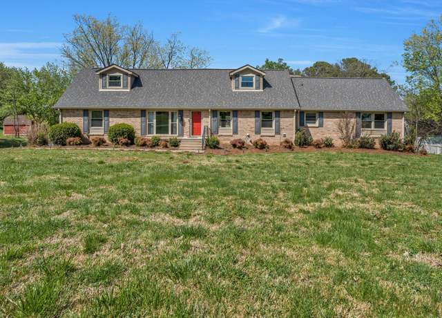 Property at 215 Dolphus Dr, Hendersonville, TN 37075, 5 beds, 3.5 baths