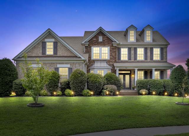 Property at 3018 Langston Pl, Spring Hill, TN 37174, 5 beds, 4 baths