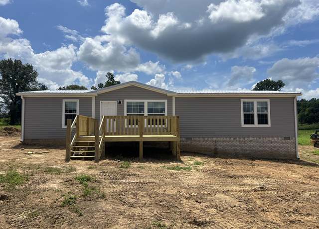 Property at 754 Sparrow Rd, Lafayette, TN 37083, 3 beds, 2 baths
