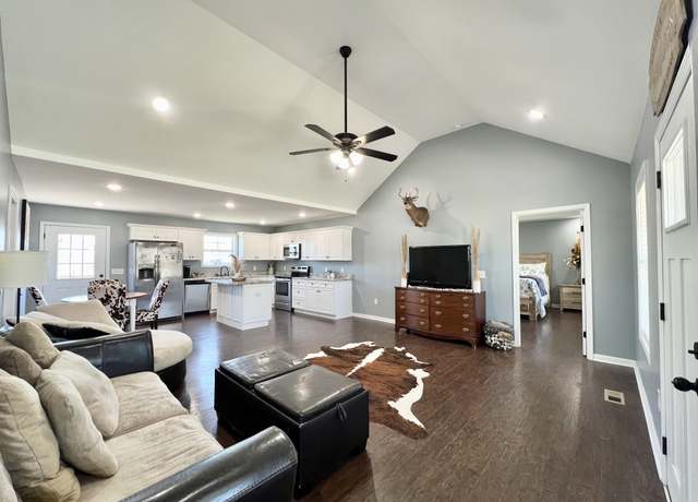 Property at 157 Poling Dr, Pulaski, TN 38478, 3 beds, 2 baths