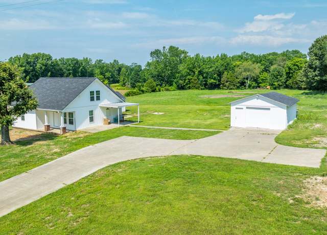 Property at 605 Fairfield Rd, Westmoreland, TN 37186, 2 beds, 2.5 baths