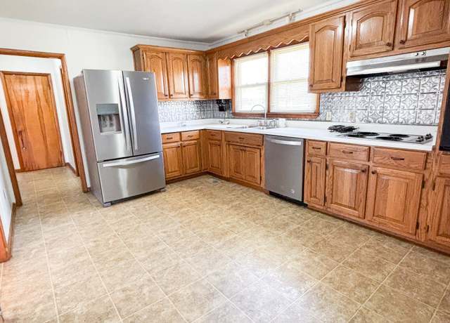 Property at 126 Zimmerman St, Hohenwald, TN 38462, 3 beds, 2 baths