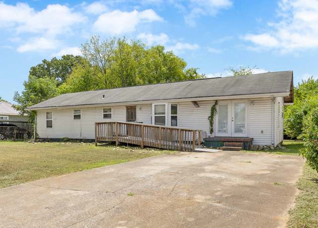 Property at 1104 Queens Dr, Chattanooga, TN 37406, 3 beds, 2 baths
