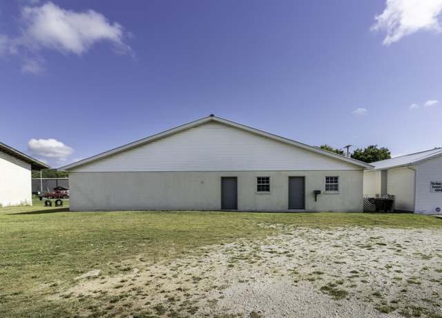 Property at 124 Chestnut St, Pulaski, TN 38478, 0.5 baths