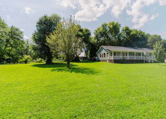 Property at 565 South Rd, Cottontown, TN 37048, 3 beds, 3 baths