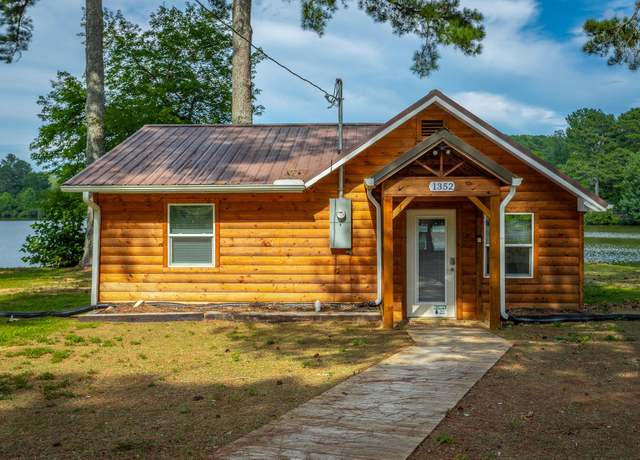 Property at 1352 Peggy Ln, Tunnel Hill, GA 30755, 2 beds, 1 bath