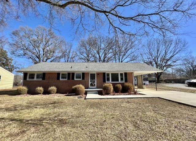 Property at 210 Ragan St, Tullahoma, TN 37388, 3 beds, 2.5 baths