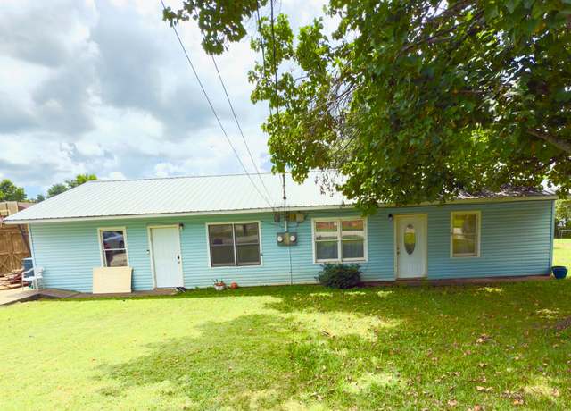 Property at 1105 Cumberland St, Decherd, TN 37324, 4 beds, 2 baths