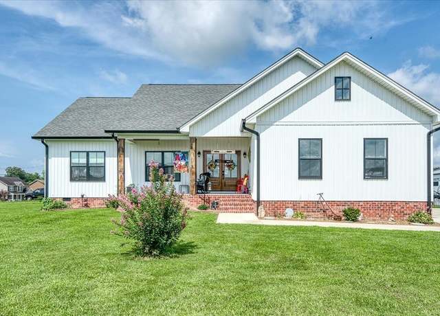 Property at 351 Pistole Rd, Sparta, TN 38583, 3 beds, 2 baths