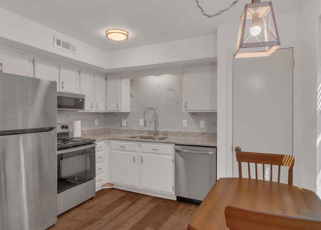 Property at 190 Edgewood Dr, Hendersonville, TN 37075, 2 beds, 1.5 baths