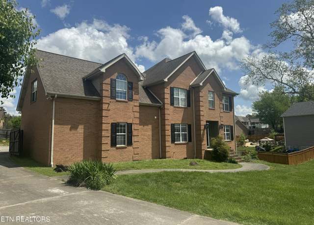 Property at 7424 Castlegate Blvd, Knoxville, TN 37918, 4 beds, 2.5 baths
