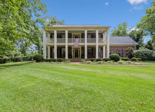 Property at 605 Natchez Bend Rd, Nashville, TN 37221, 3 beds, 3.5 baths