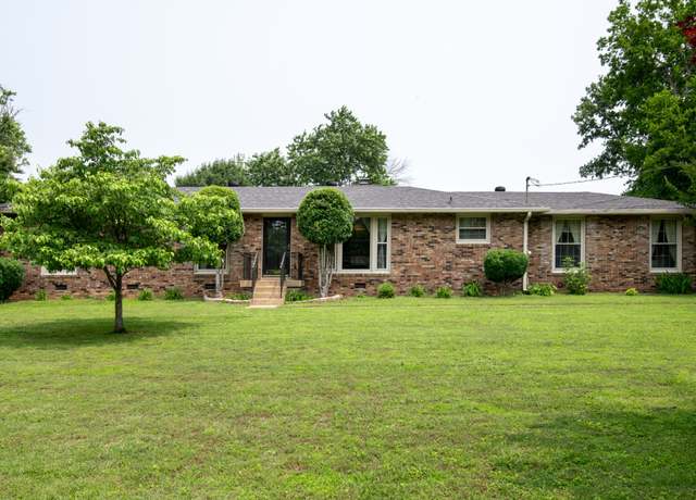 Property at 343 Indian Lake Rd, Hendersonville, TN 37075, 3 beds, 2 baths