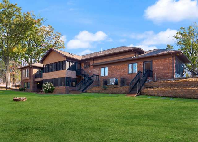 Property at 7 Pleasant View Ln, Murray, KY 42071, 5 beds, 4.5 baths
