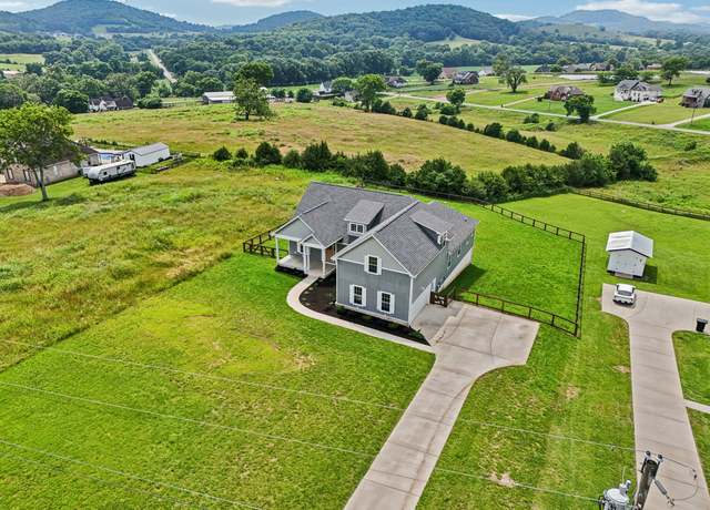 Property at 630 Bridle Path Ln, Hartsville, TN 37074, 3 beds, 2.5 baths