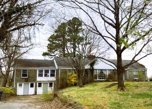 Property at 605 Ellington Dr, Lafayette, TN 37083, 3 beds, 2 baths