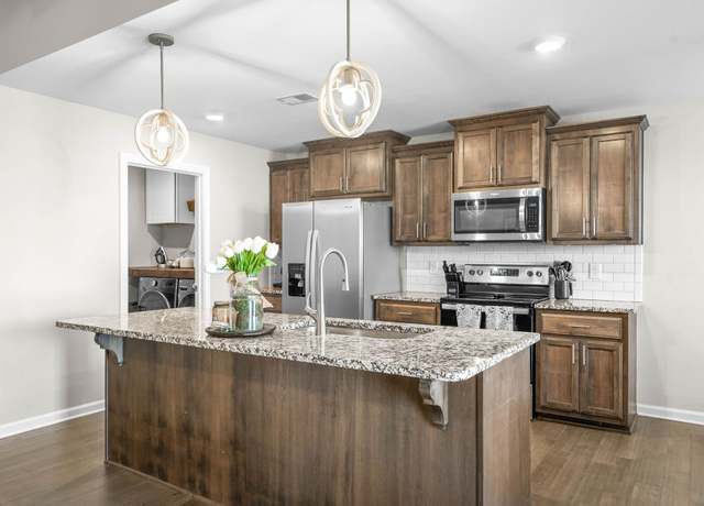 Property at 1587 Variance Dr, Clarksville, TN 37042, 3 beds, 2 baths