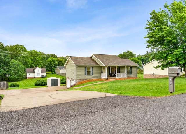 Property at 716 Ashwood Dr, Clarksville, TN 37043, 4 beds, 3 baths