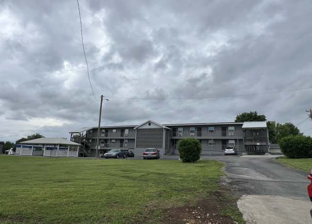 Property at 806 N Cumberland St, Lebanon, TN 37087, 3 beds, 2 baths