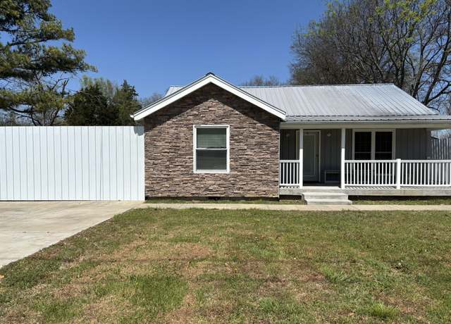 Property at 411 Hill St, Lebanon, TN 37087, 6 beds, 4 baths