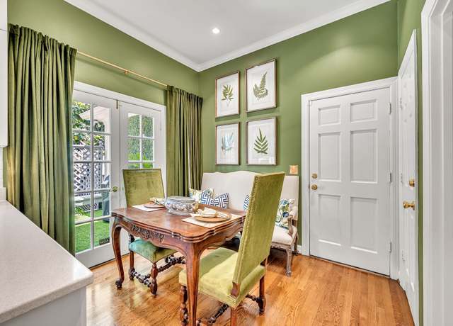 Property at 216 Chestnut Hill Dr, Nashville, TN 37215, 3 beds, 2.5 baths