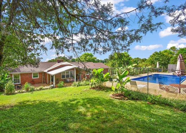Property at 237 Craigmeade Dr, Nashville, TN 37214, 4 beds, 2 baths