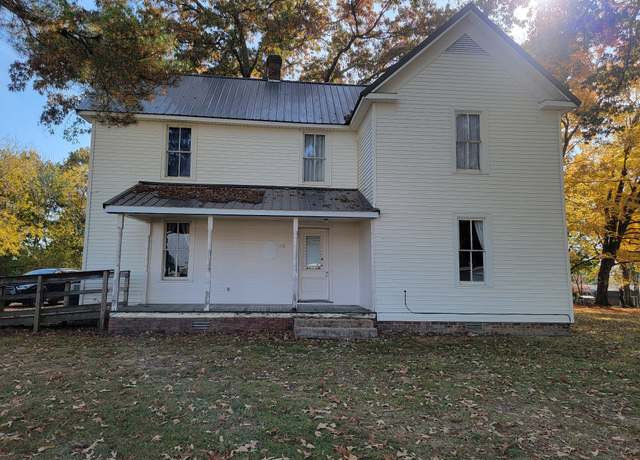 Property at 110 W Commerce St, Loretto, TN 38469, 4 beds, 2.5 baths