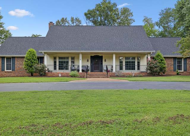 Property at 117 Sam Davis Dr, Springfield, TN 37172, 4 beds, 4.5 baths