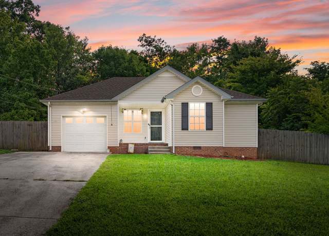 Property at 585 Somerset Ln, Clarksville, TN 37042, 3 beds, 2 baths