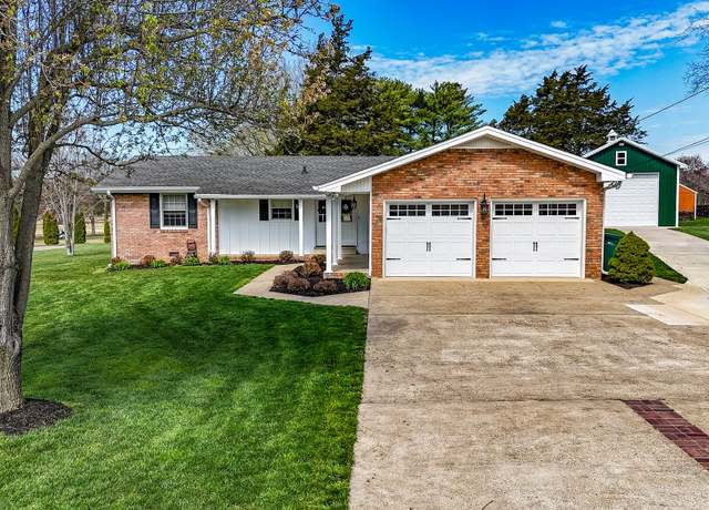 Property at 404 Manor Cir, Lewisburg, TN 37091, 3 beds, 2 baths