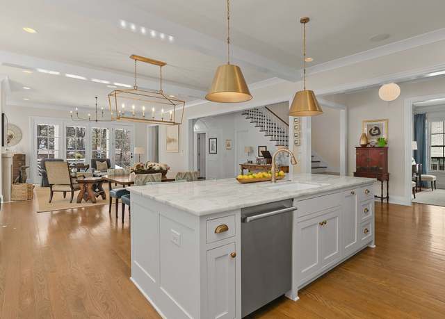 Property at 305 Galloway Dr, Nashville, TN 37204, 5 beds, 5.5 baths