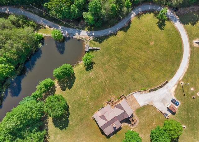 Property at 270 Graves Ln, Mcminnville, TN 37110, 4 beds, 3.5 baths