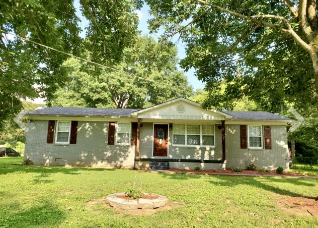 Property at 141 Clauson Dr, Columbia, TN 38401, 3 beds, 2 baths