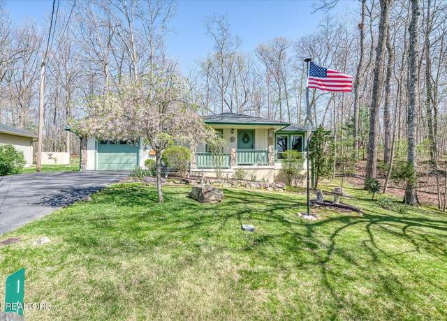 Property at 114 Lakeshire Dr, Crossville, TN 38558, 3 beds, 2 baths