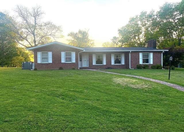 Property at 1904 Cherokee Dr, Shelbyville, TN 37160, 3 beds, 3 baths