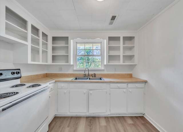 Property at 991 Lewisburg Hwy, Pulaski, TN 38478, 3 beds, 2 baths