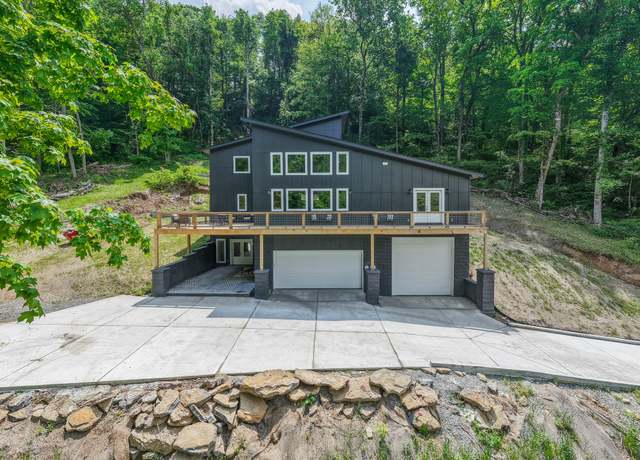 Property at 700 Shoreside Dr, Smithville, TN 37166, 3 beds, 3 baths
