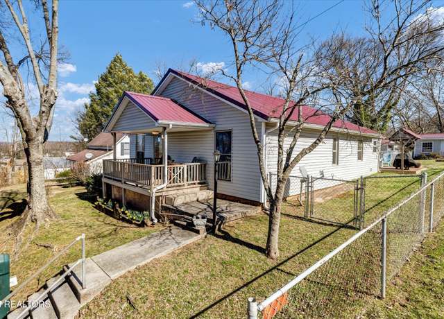 Property at 1242 Jefferson Ave, Maryville, TN 37804, 2 beds, 1 bath