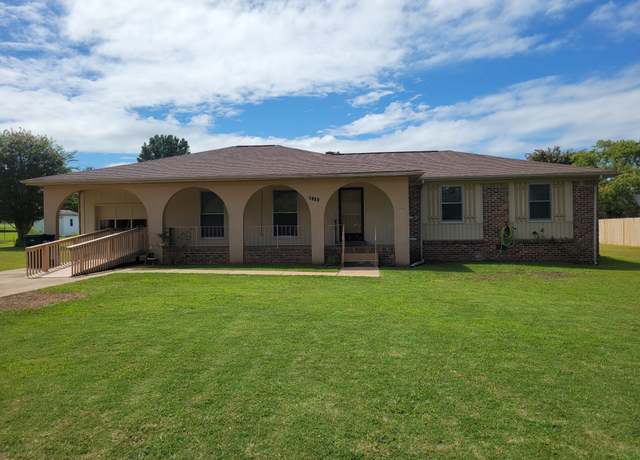 Property at 1205 Beverly Dr, Pulaski, TN 38478, 3 beds, 2 baths