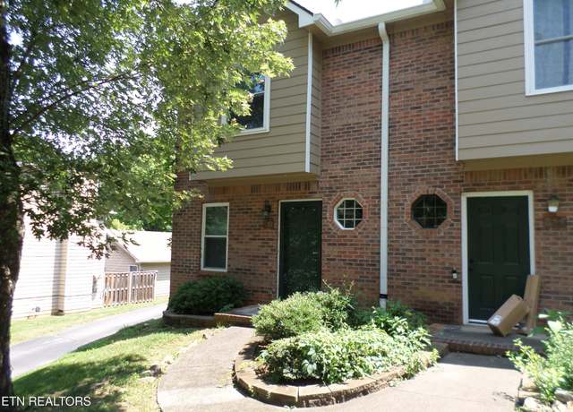 Property at 682 Shadywood Ln, Knoxville, TN 37923, 2 beds, 1.5 baths