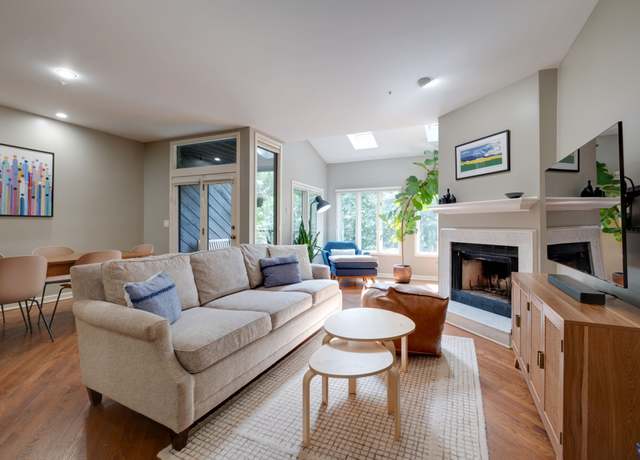 Property at 2107 32nd Ave S, Nashville, TN 37212, 3 beds, 3.5 baths
