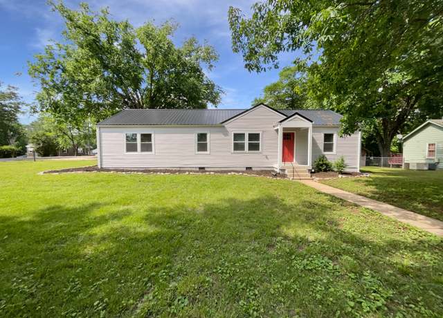 Property at 948 Oak St, Lewisburg, TN 37091, 3 beds, 2 baths
