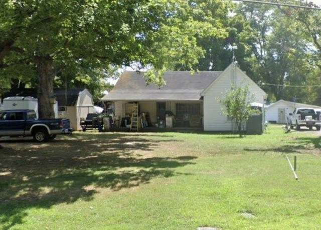 Property at 1402 Old Dover Rd, Clarksville, TN 37042, 2 beds, 2 baths