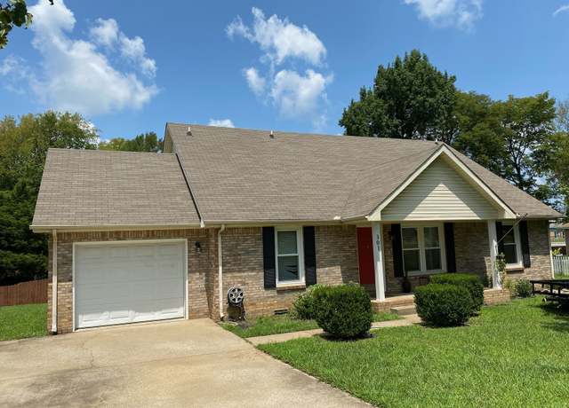 Property at 301 Marys Oak Dr, Clarksville, TN 37042, 3 beds, 2 baths