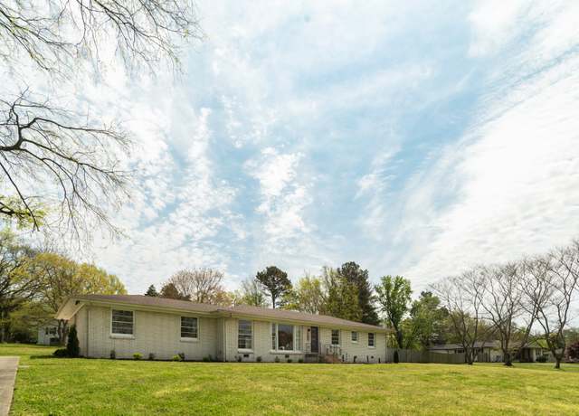 Property at 101 Cumberland Shores Dr, Hendersonville, TN 37075, 4 beds, 3 baths