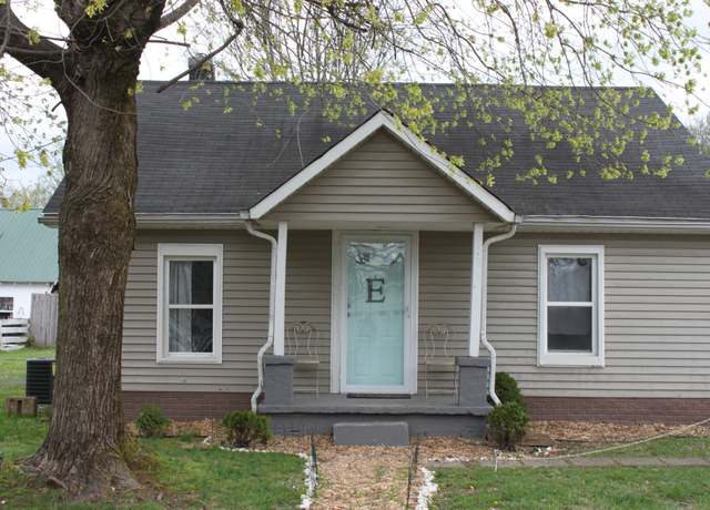 Property at 703 Maple St, Lafayette, TN 37083, 2 beds, 1 bath