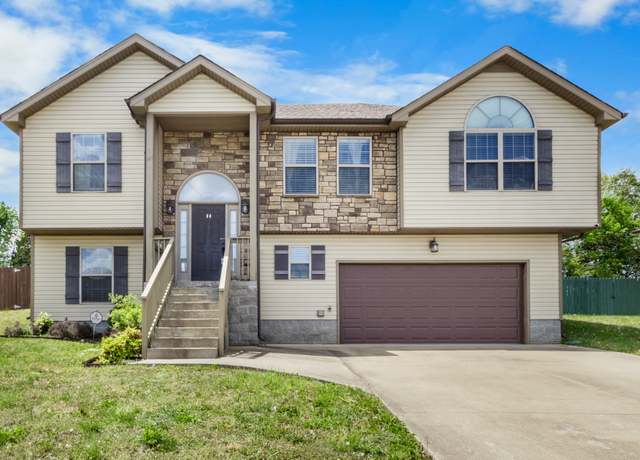 Property at 1076 Freedom Dr, Clarksville, TN 37042, 4 beds, 3 baths