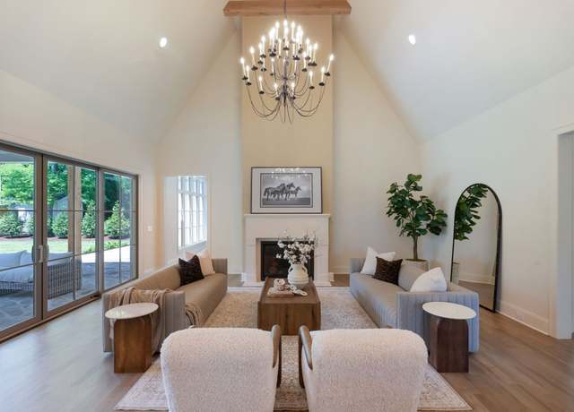 Property at 111 Keyway Dr, Nashville, TN 37205, 5 beds, 5.5 baths